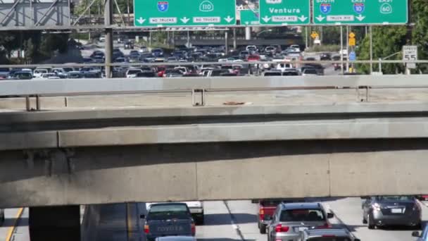 Timelapse del tráfico en la autopista en el centro de Los Ángeles — Vídeo de stock