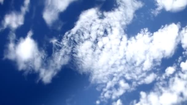 아름 다운 움직이는 구름과 하늘 샷 — 비디오