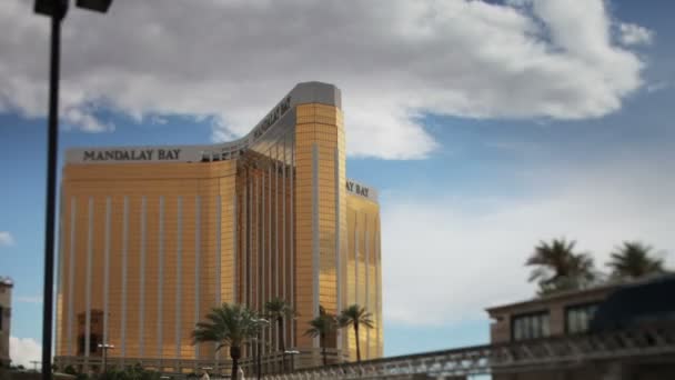 Mandalay bay hotel casino arasında luxor genelinde pan — Stok video