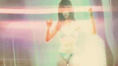 sunrise adlı bir bikini plaj güzel kız dansları