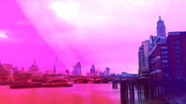 thames Nehri'nin güney banka arasında pan