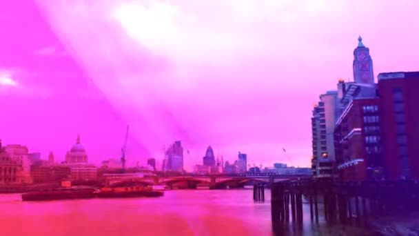 Pan across the river thames from the south bank — Stock Video