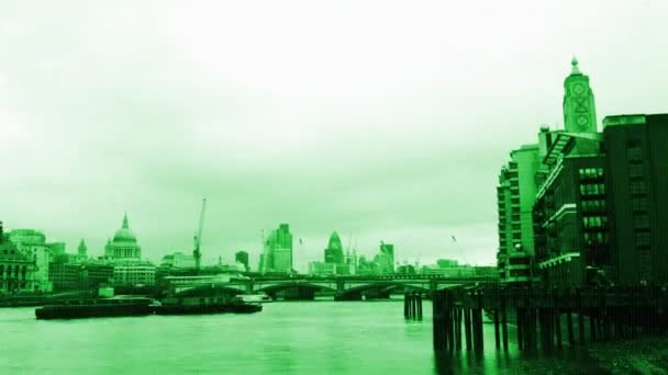 Turning panormaic view of london skyline, including the swiss re building — Stock Video