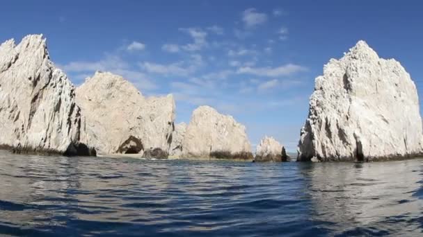 The los arcos rock formation shot from a boat — Stock Video