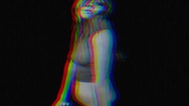 güzel genç sarışın bir kadın danslar sıkı top