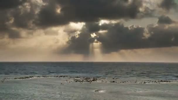 Хронология красивого заката над карибским морем — стоковое видео