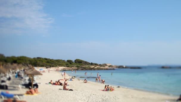 Bela cena de praia na colônia sant jordi em Maiorca — Vídeo de Stock