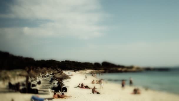 Bella scena sulla spiaggia in colonia sant jordi a Maiorca — Video Stock