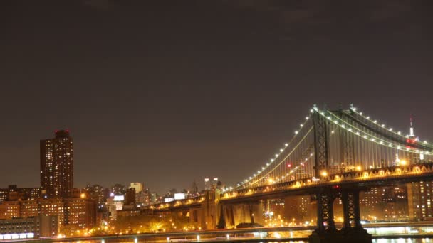 Timelapse of manhaatan bridge at night, new york — Stock Video