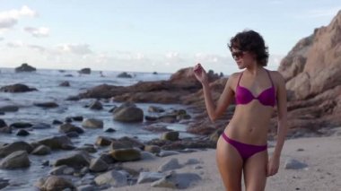 sunrise adlı bir bikini plaj güzel kız pozlar