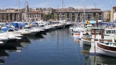 vieux port Timelapse tekneleri ve yatlar demirli