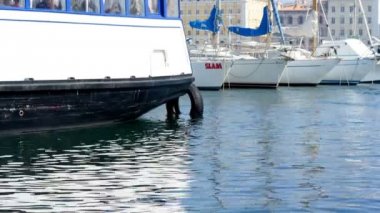 vieux port Timelapse tekneleri ve yatlar demirli