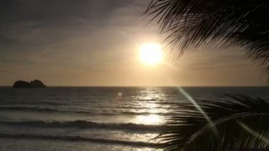 mazatlan kıyı kasaba içinde dramatik bir günbatımı Timelapse