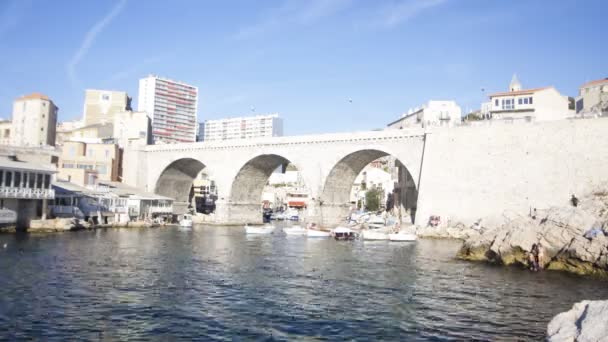 El bonito puerto de vallon des auffes en Marsella, Francia — Vídeos de Stock