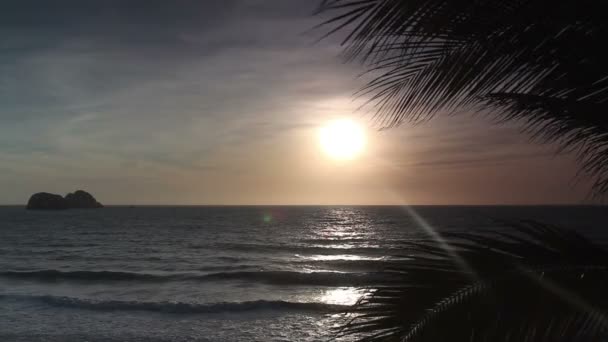 Calendário de um pôr-do-sol dramático na cidade costeira de mazatlan — Vídeo de Stock