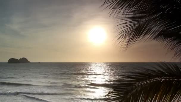TimeLapse drámai naplemente a tengerparti város a charter-öböl kartell — Stock videók