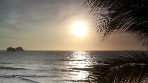 Timelapse d'un coucher de soleil spectaculaire dans la ville côtière de Mazatlan — Video