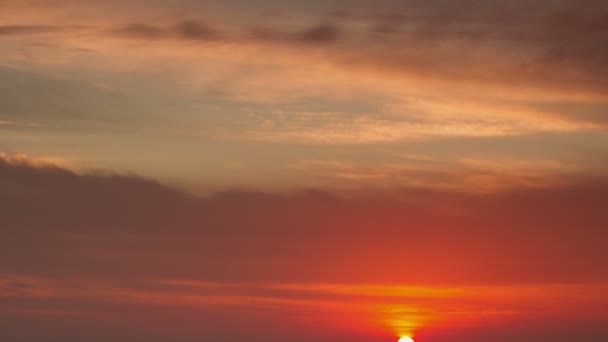 Calendário de um belo pôr-do-sol sobre o oceano pacífico — Vídeo de Stock