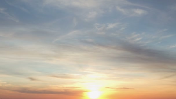 Calendário de um belo pôr-do-sol sobre o oceano pacífico — Vídeo de Stock