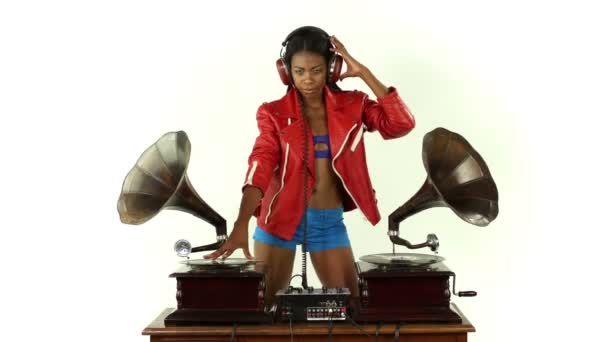 Sexy young woman djs using two retro antique gramophones — Stock Video