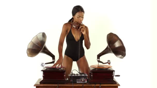 Sexy young woman djs using two retro antique gramophones — Stock Video