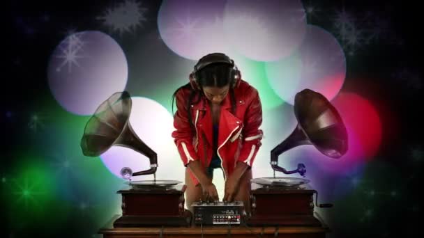 Sexy young woman djs using two retro antique gramophones — Stock Video