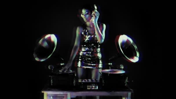 Sexy young woman djs using two retro antique gramophones — Stock Video