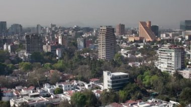 Meksika şehir manzarası ile hızlandırılmış bir yatay kaydırma