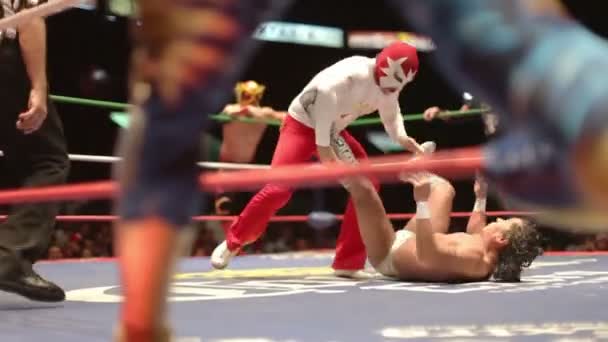 Ringside al famoso lucha libre wrestling messicano all'arena messicano — Video Stock
