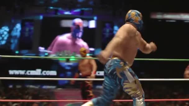 Ringside på berömda lucha libre mexikanska brottning på arena mexico — Stockvideo