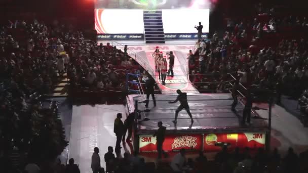 Ringside no famoso lucha libre mexicana wrestling na arena mexico — Vídeo de Stock