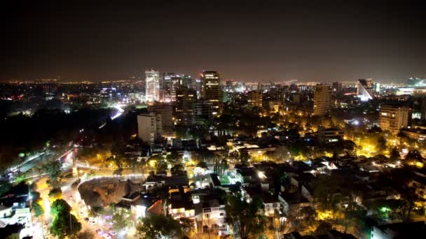 En panorering time-lapse av mexico city skyline på natten — Stockvideo