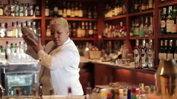 A female cocktail waiter in a classic looking cocktail bar — Stock Video