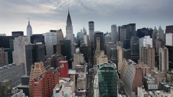 Utsikt över Manhattans stadssilhuett från en hög utsiktspunkt — Stockvideo