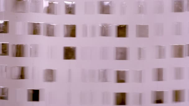 Formes métalliques fraîches suspendues au mur et mobiles 