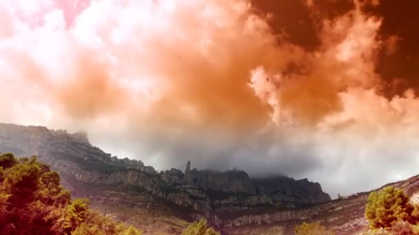 Timelapse znanych i majestatyczne góry montserrat w Katalonii — Wideo stockowe