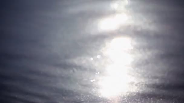 Soft focused sparkles of light reflecting on water — Stock Video