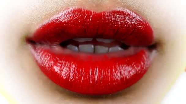 Close-up lábios de mulher — Vídeo de Stock