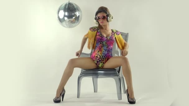 Bela dançarina profissional gogo — Vídeo de Stock