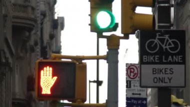 new york street sahnede trafik ışıkları