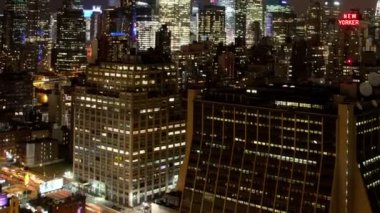yüksek bir noktadan manhattan siluetinin manzarasına