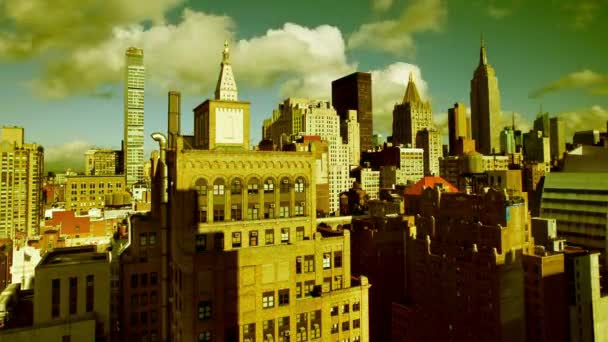 Schwenken der Skyline von Manhattan im Zeitraffer — Stockvideo