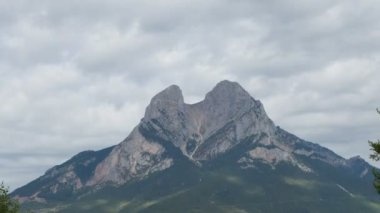 güzel pedra forca dağ manzarası bir timelapse