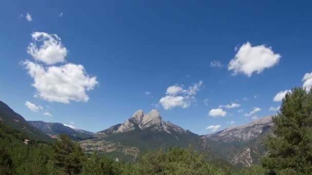一种延时的美丽对白福尔山风景 — 图库视频影像