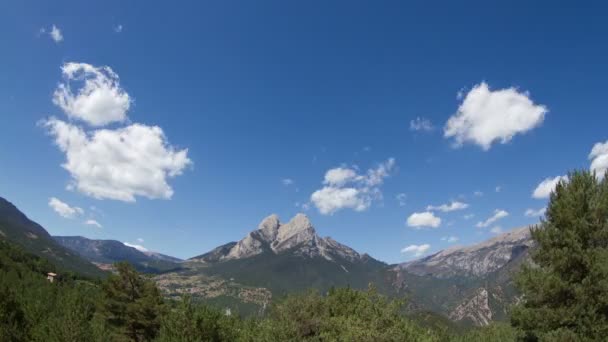 Een timelapse van het prachtige pedra forca berglandschap — Stockvideo