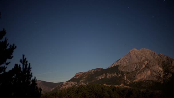 Timelapse du magnifique paysage de montagne pedra forca — Video