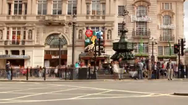 Cena de rua de piccadilly circo, Londres, Inglaterra — Vídeo de Stock