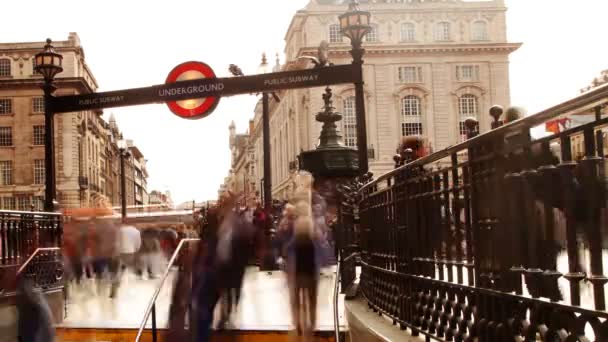 Straßenszene von Piccadilly Circus, London, England — Stockvideo