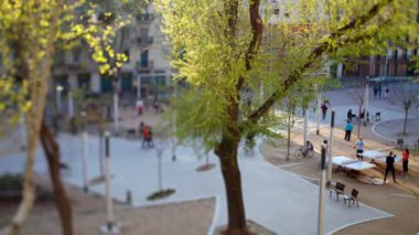 Barcelona'da bir kare içinde yürümek görünümü