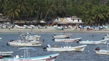 küçük balıkçı tekneleri ve liman puerto escondido yılında